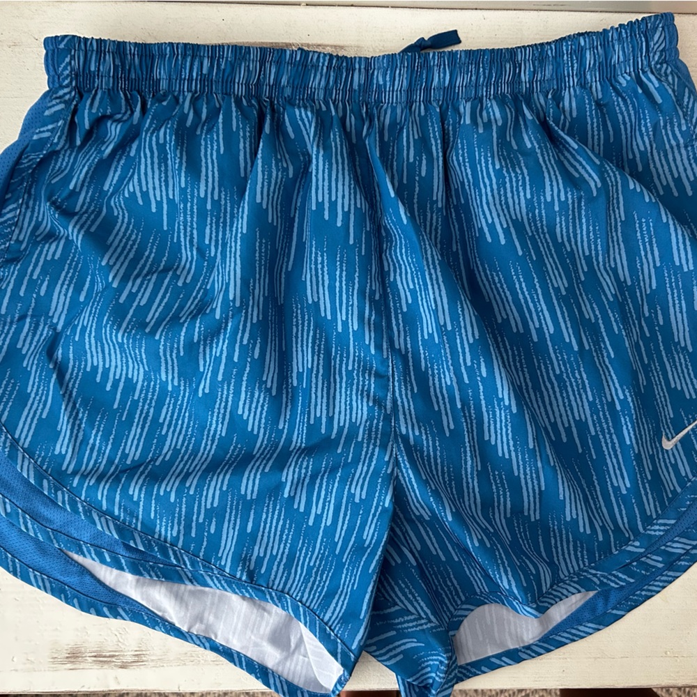 Women’s Nike tempo shorts